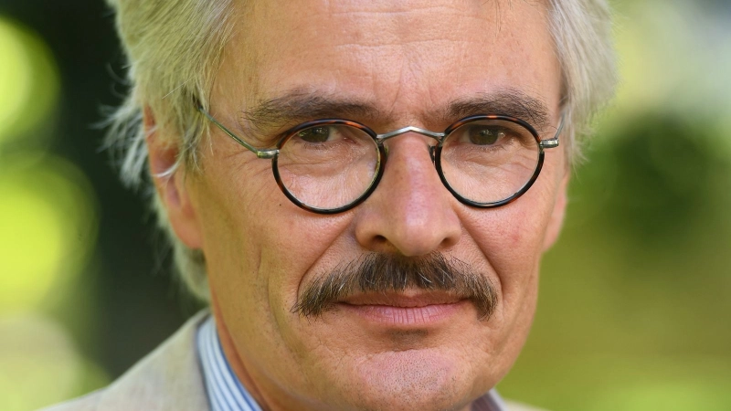 Richard Mergner, Vorsitzender Bund Naturschutz: Ich möchte mich ganz herzlich für die sehr gute, erfolgreiche und stets kameradschaftliche Zusammenarbeit bedanken, Jacky. Vor allem auch für Deine Dialogbereitschaft mit der Ökologiebewegung und der gemeinsamen Suche nach Antworten auf die Herausforderungen der ökologischsozialen Transformation unserer Industriegesellschaft. Ich wünsche Dir einen erfüllten Ruhestand. Alles Gute!