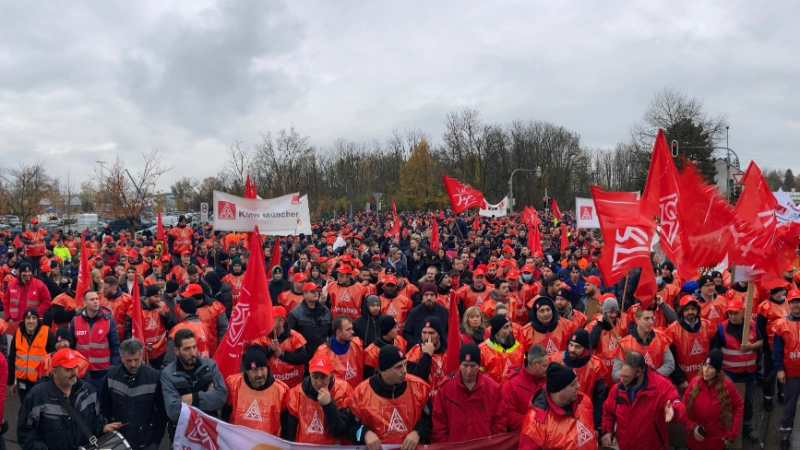 Mehrere Firmen, darunter MTU und MAN, streiken gemeinsam in München