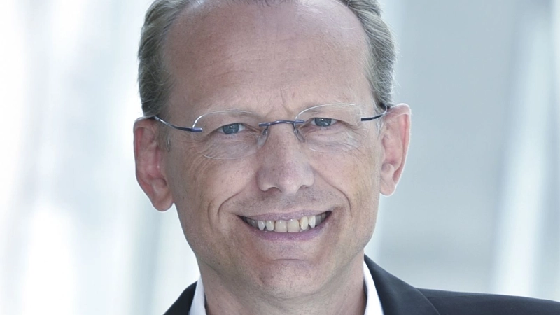 Bernhard Stiedl, Vorsitzender DGB Bayern: Über 35 Jahre hat Johann die IG Metall in Bayern in verschiedenen Funktionen maßgeblich geprägt. Von unserer langjährigen Zusammenarbeit sind mir vor allem seine Menschlichkeit, seine Weitsicht und seine unerschrockene Art, sich für die Kolleginnen und Kollegen einzusetzen, nachhaltig in Erinnerung geblieben. Bleib so wie Du bist, lieber Johann – und von Herzen alles Gute für das, was jetzt kommt!