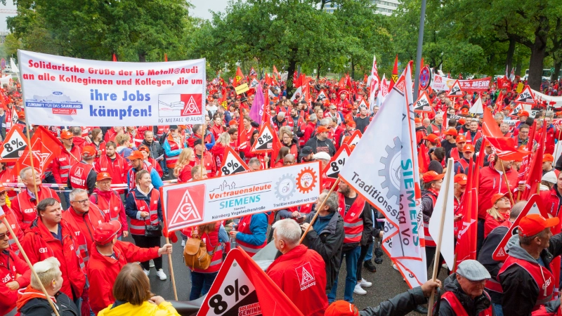 Vor der ersten Verhandlung in Bayern demonstrierten 4000 Beschäftigte in Nürnberg.
