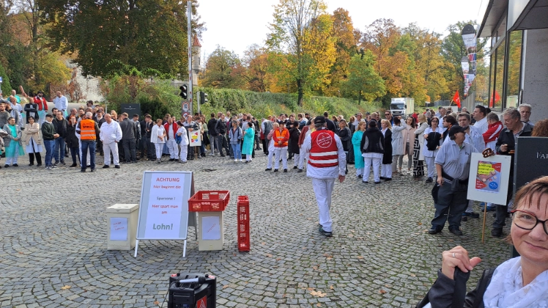 In der Zentrale von Faber-Castell in Stein bei Nürnberg haben sich 300 Beschäftigte an dem einstündigen Warnstreik beteiligt.