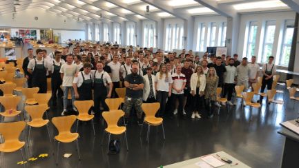 Jugendversammlung mit 200 Schaeffler-Azubis. 