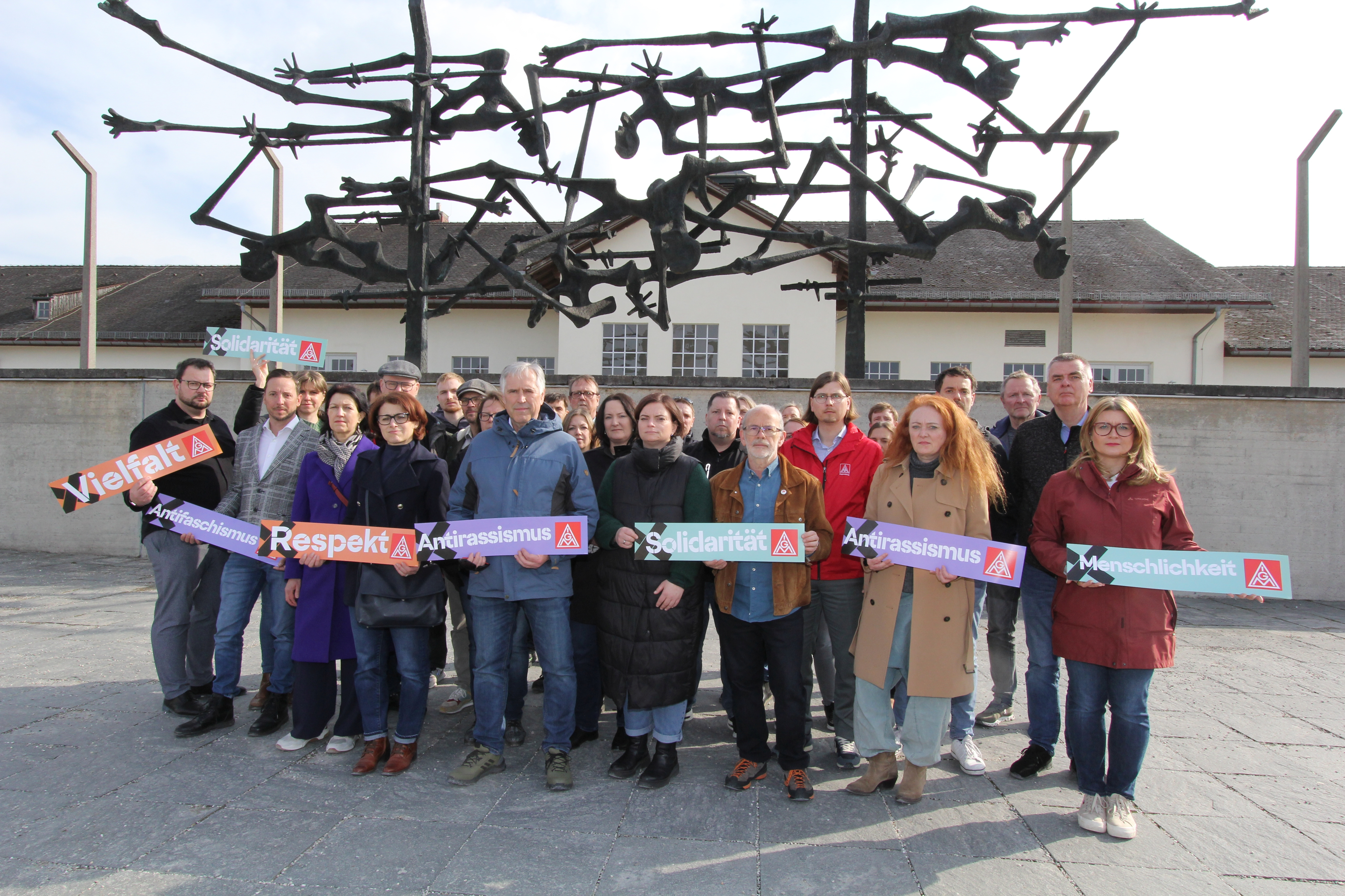Ort der Erinnerung und der Mahnung: Die Geschäftsführerkonferenz in der KZ-Gedenkstätte Dachau