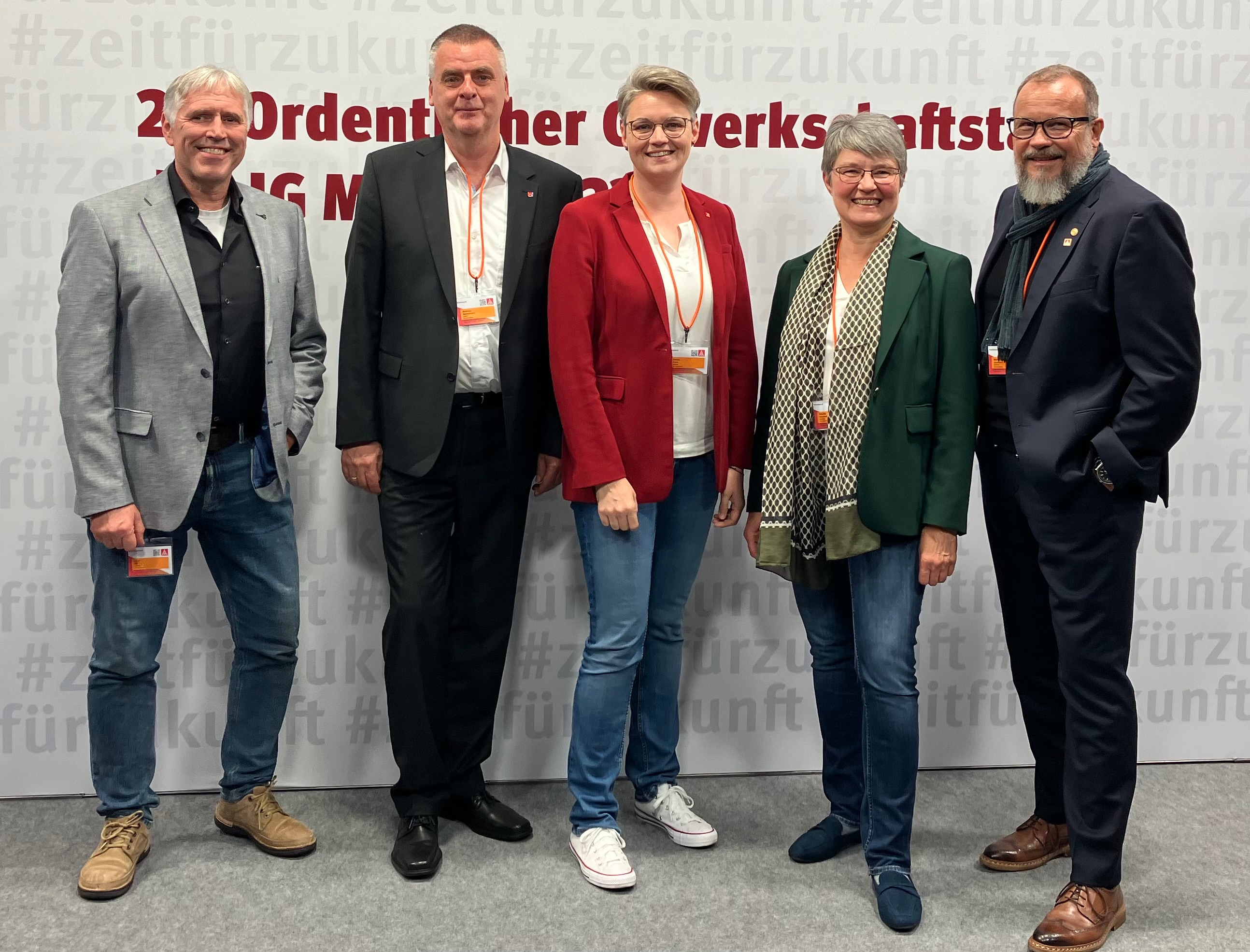 Bezirksleiter Horst Ott gratuliert unseren bisherigen und wiedergewählten ehrenamtlichen Mitgliedern aus Bayern im Vorstand: Andreas Weidemann, Karola Frank, Sibylle Wankel und Mario Gutmann.