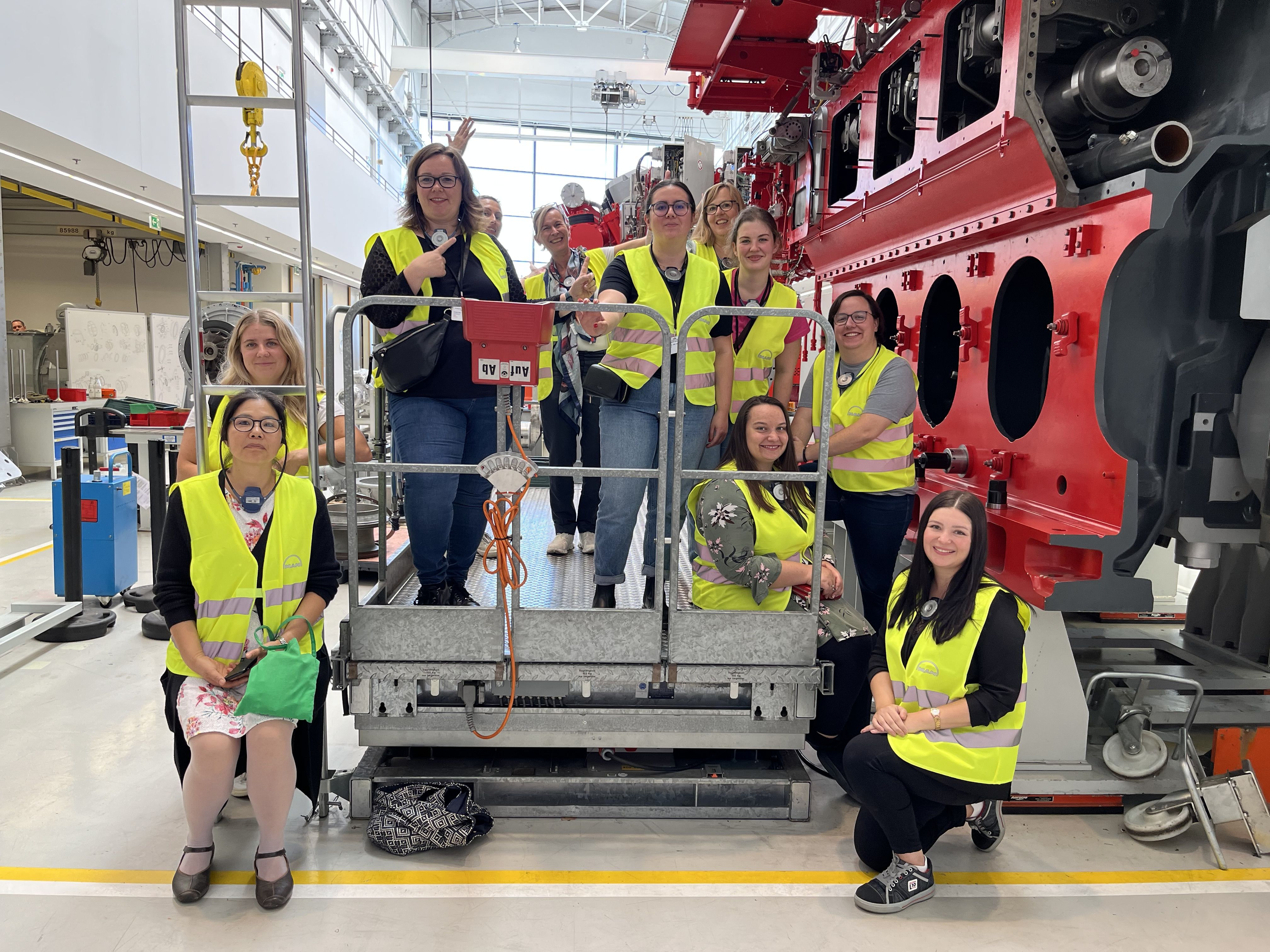 Bezirksfrauenausschuss Bayern bei einer Werksführung bei MAN SE in Augsburg