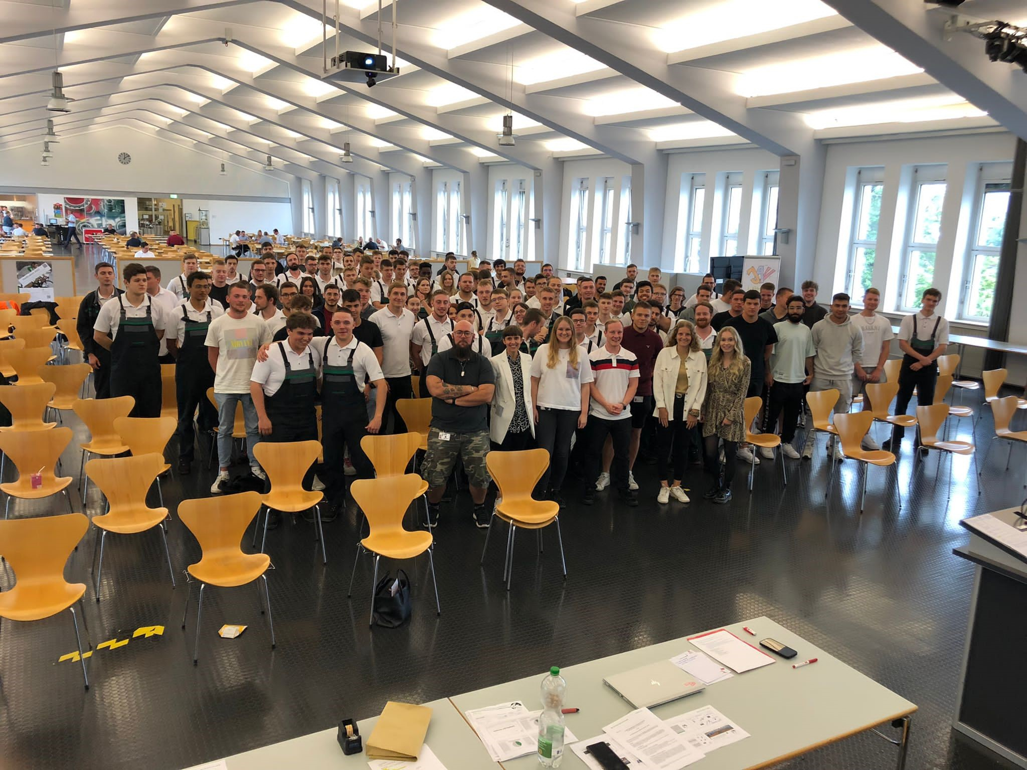 Jugendversammlung mit 200 Schaeffler-Azubis. 