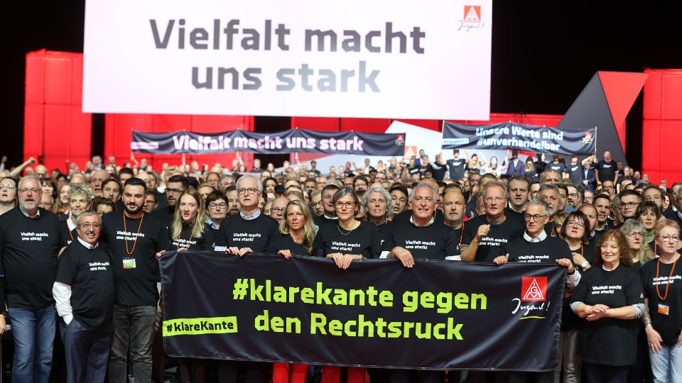 Aktion gegen Rechts der IG Metall Jugend beim Gewerkschaftstag in Frankfurt