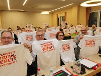 Gruß an den Bezirk Küste: Die Tarifkommission Bayern hat das gemeinsam erzielte Ergebnis angenommen.